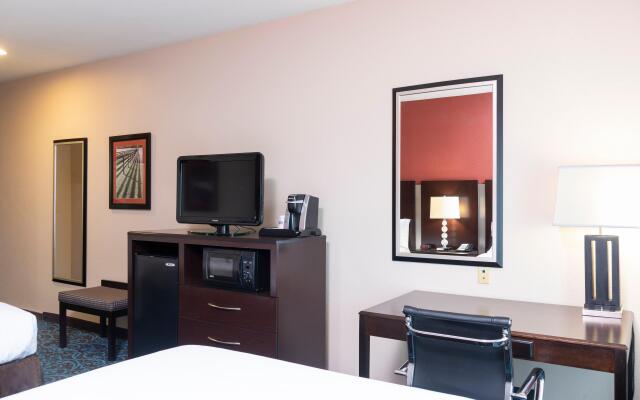 Holiday Inn Express Hotel & Suites New Philadelphia by IHG