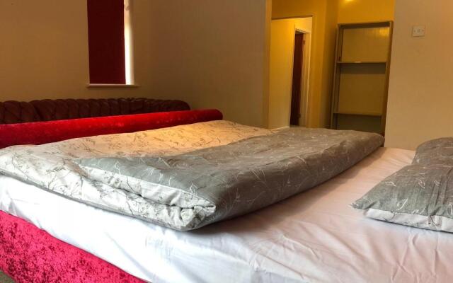 Captivating Bungalow With Garden in High Wycombe