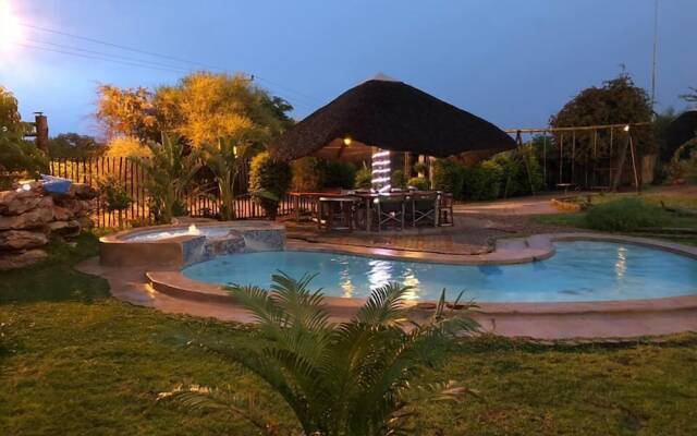 Makumutu Lodge & Campsite