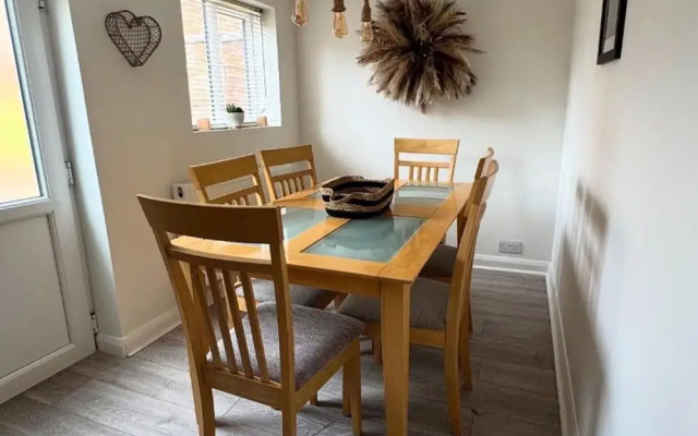 Charming Middlewich House - Sleeps 4