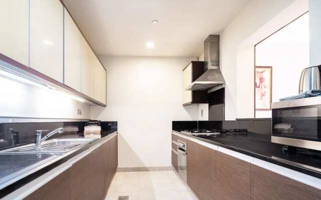 Spacious One Bedroom with Beach Access