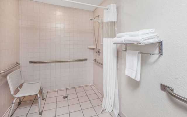 Ramada Grayling Hotel And Conference Center