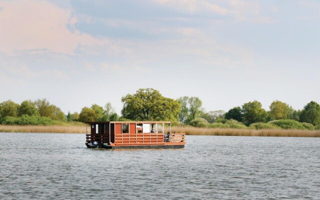 Amazing ship-boat in Radewege with 2 Bedrooms