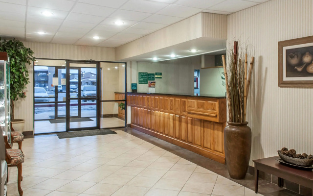 Quality Inn & Suites Grants - I-40