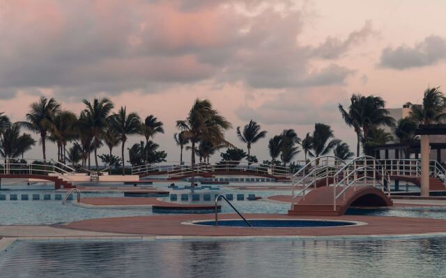 MareAzul Apartment 631 by Realty Group