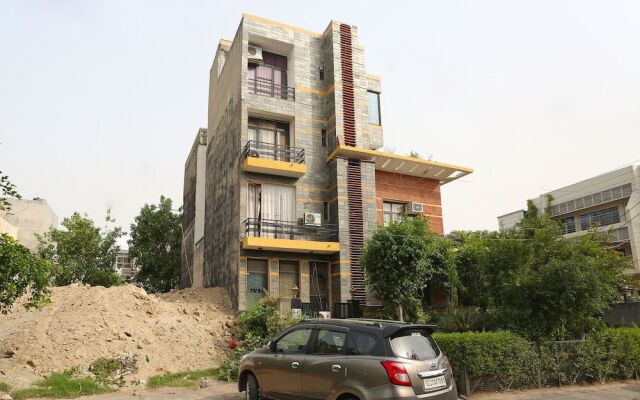 OYO 13592 Royal Stay Inn