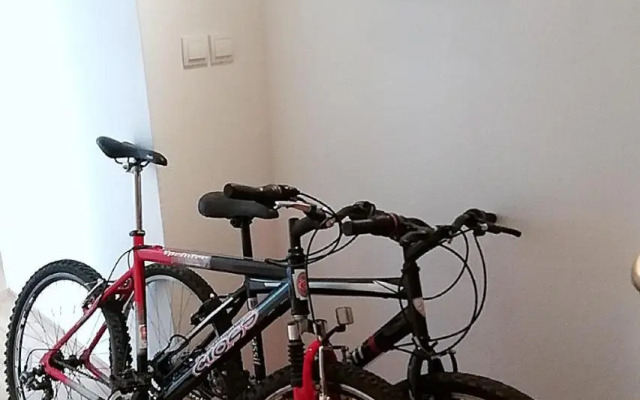Beachfront Apartment. 2xAC & BIKES