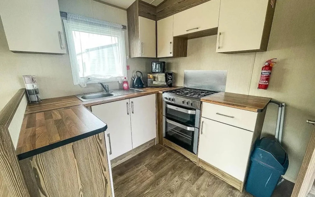 2br-sleeps6-wifi-freeparking-holidaypark