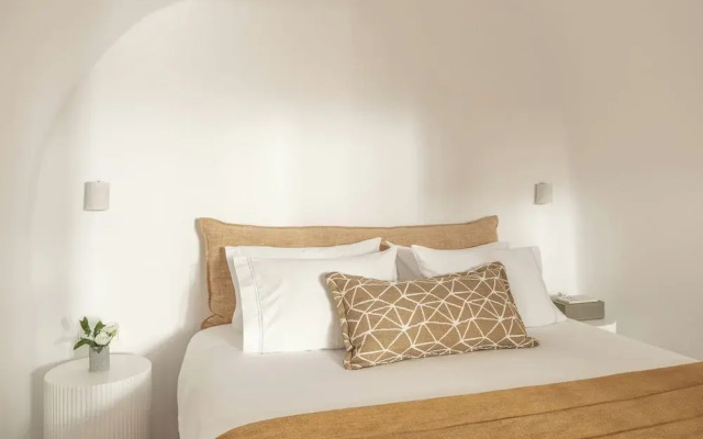 Cave Suite Oia