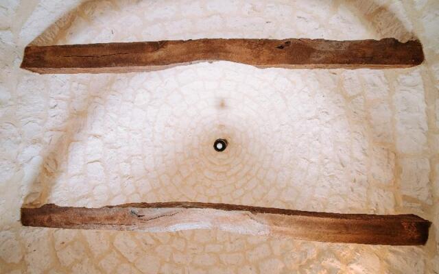 Trulli and pool Malvischi