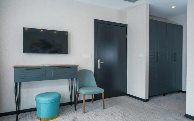 Leo suites Hotel
