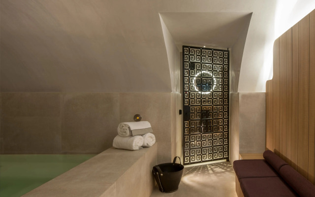 Cour des Vosges - Evok Collection