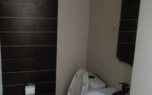 Goroomgo Noida Royal Residency