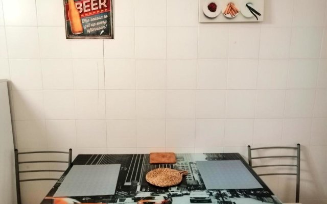 Apartment with one bedroom in Lisboa with WiFi 5 km from the beach
