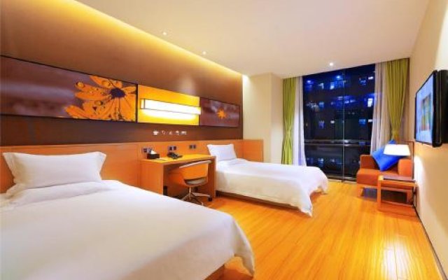 IU Hotels·Xiangyang Laohekou Dongqi Street