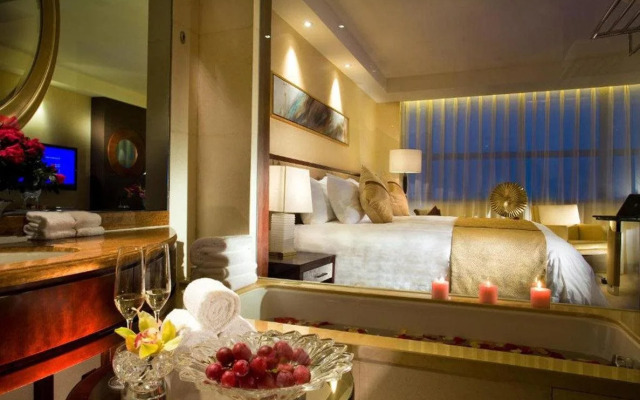 Huaqiao New Century Grand Hotel