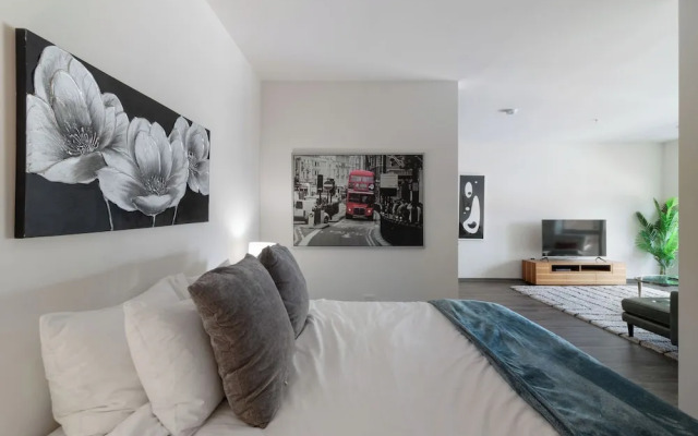 New & Modern  Lux City Escape