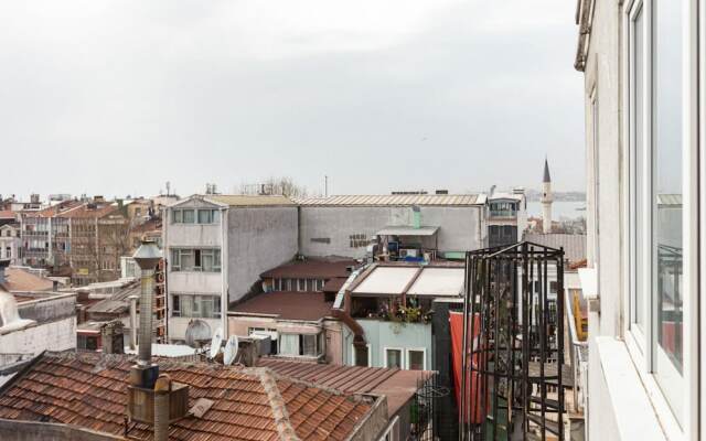 Colorful Flat With Excellent Location Near Trendy Attractions in Kadikoy