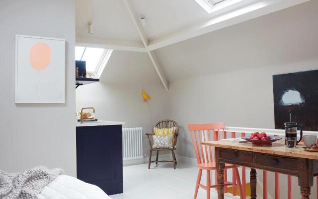 Stunning studio cntrl Totnes with parking