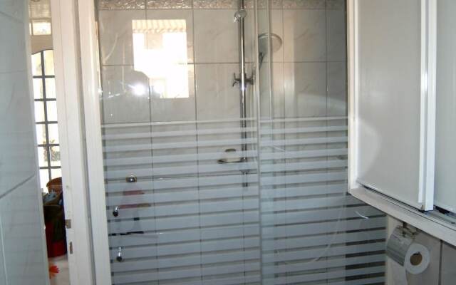 House With 2 Bedrooms in Leucate, With Enclosed Garden