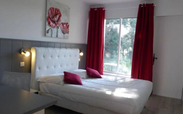 The Originals Access, Hostellerie des Pins