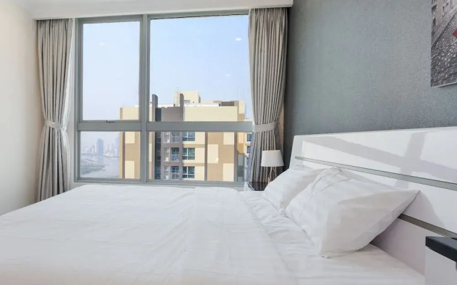 Laze Apartment SAIGON Vinhomes Central Park