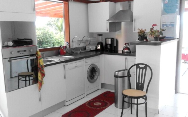 House With 2 Bedrooms in Vieux- Habitants, With Wonderful sea View, Furnished Garden and Wifi - 2 km From the Beach