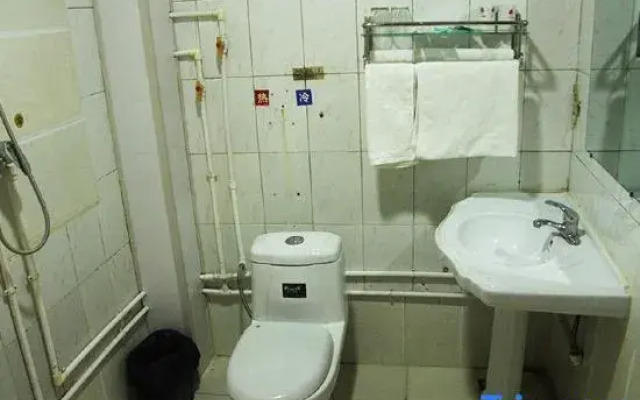 Rain Hotel (62nd Elementary School)