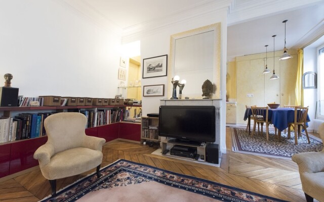 Place de la Republique Hideaway