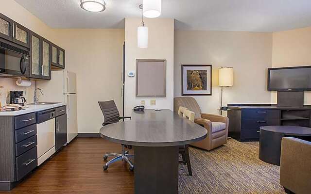 Sonesta Simply Suites Miami Airport Doral