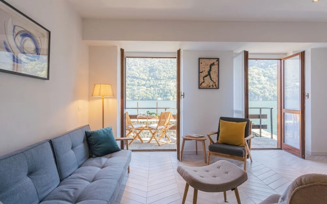 Your Private Harbour Nearby George Clooney by Rent all Como