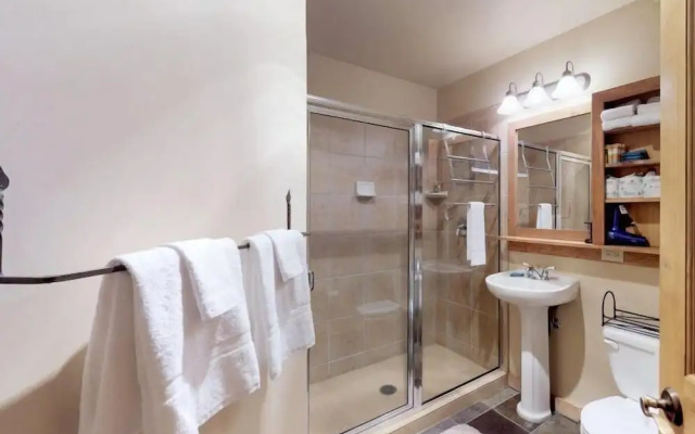 Red Hawk Lodge 2 Bedroom Condo in River Run Village