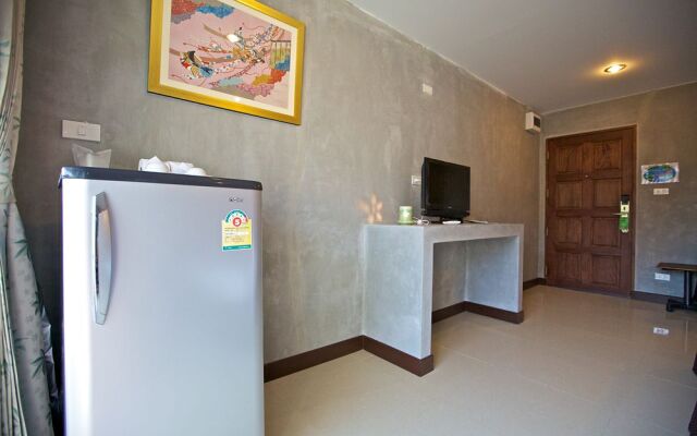 Baan Kamala Hostel and Guesthouse