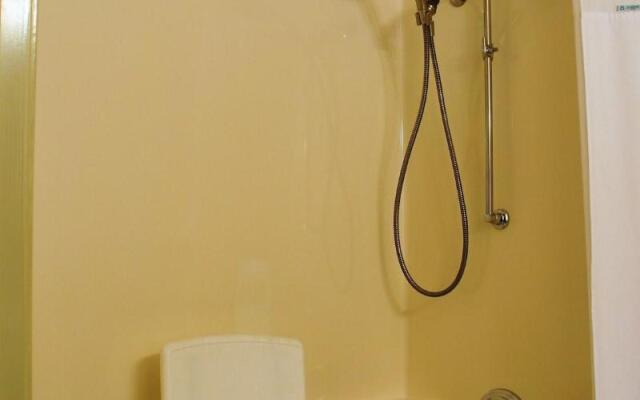 Pictured Rocks Inn & Suites