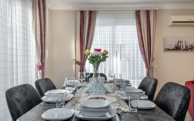 Villa Aris by Villatatilin