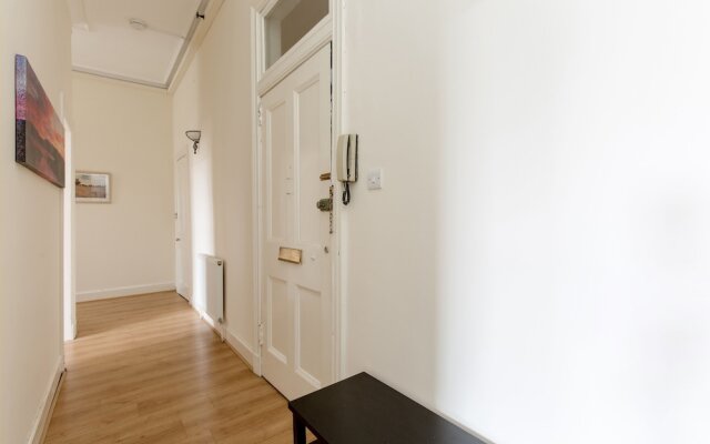 Silver Lining Lochrin Terrace Apartment