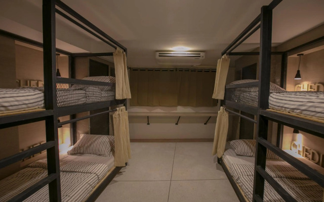 Chedi View Hostel & Rooftop Bar