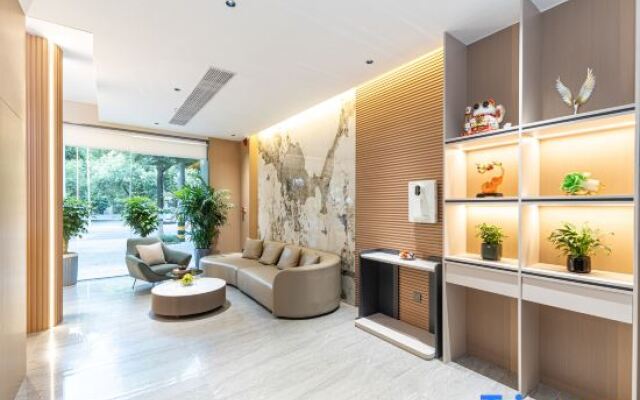 Elong ME Hotel (Jingzhou Gong'an Tongyun Bus Station Xinda Plaza)
