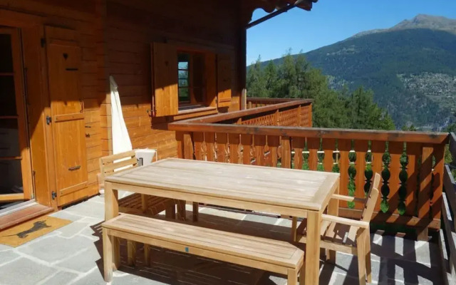 Chalet in Les Masses With ski Storage