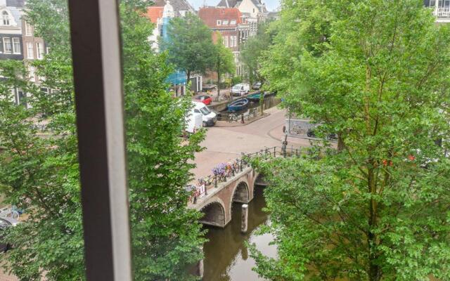 Herengracht Bed & Breakfast with canal view