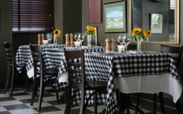No.12 Hotel & Bistro