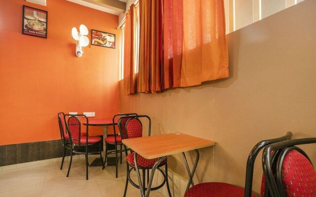 Oyo 436 Emirates Suites