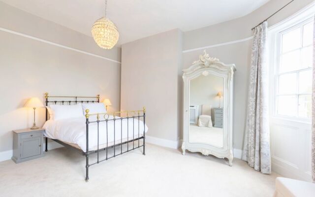 Luxury Apartments - Queen Circus