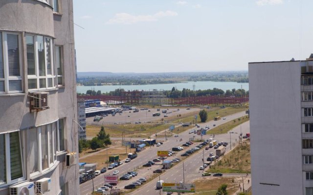 Apartment in 2 Min from Poznyaky Metro Station