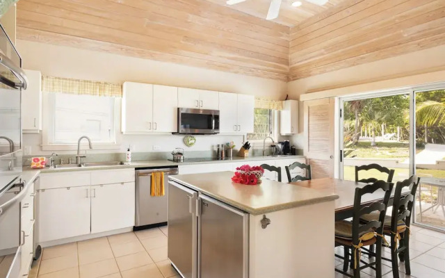 Windermere Paradise: Luxurious Estate With Amenities