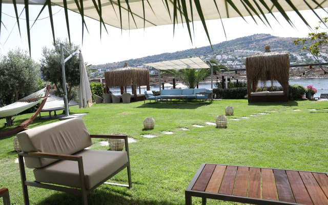 Mare Deluxe Residences & Villas