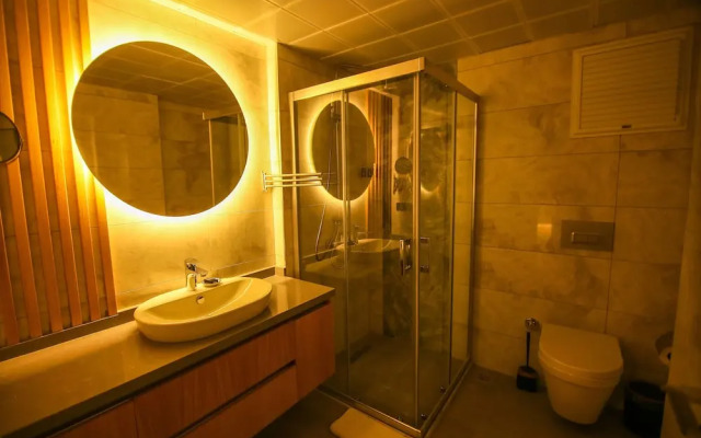 Krem Marin Suits Otel