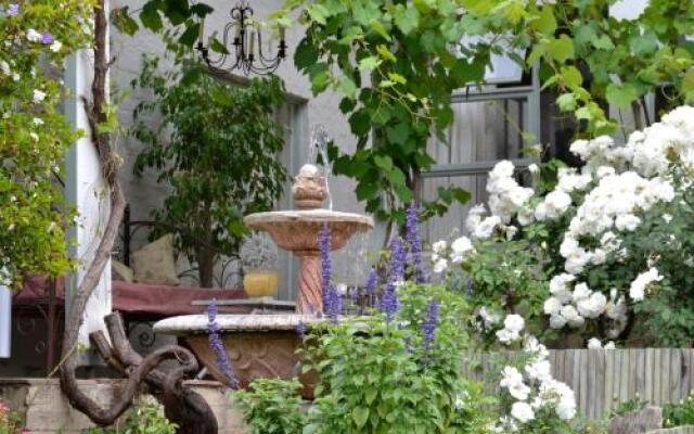 Three Oaks Bed  Breakfast