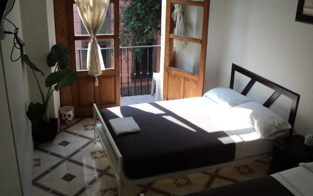 Hostel Oasis Centro by oyo rooms
