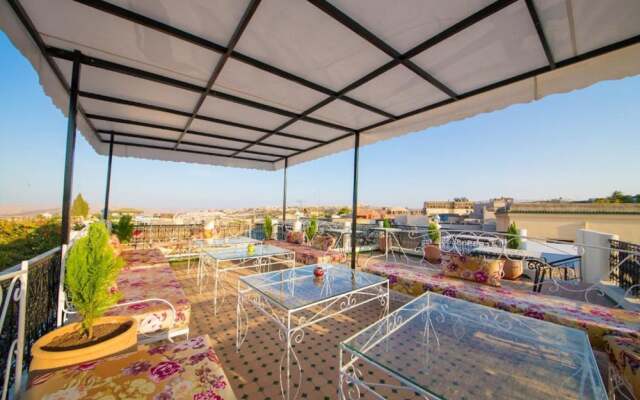 Riad fes iline